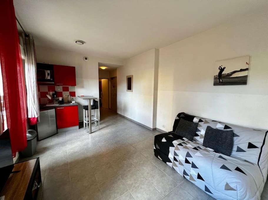 Le Sacramento Apartment Жувиняк Екстериор снимка